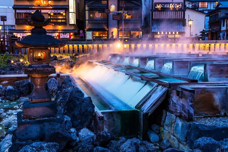 Berendam di Kusatsu Onsen, Prefektur Gunma