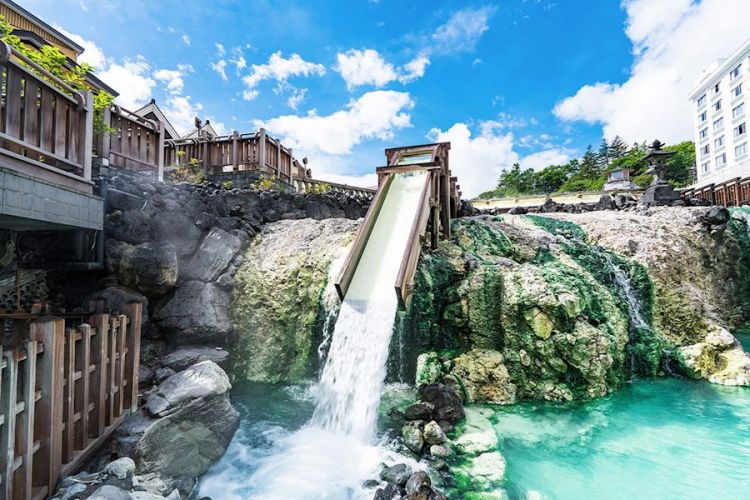 Berendam di Kusatsu Onsen, Prefektur Gunma