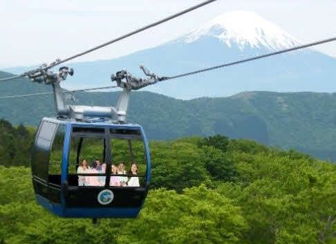 Pengunjung bisa menikmati keindahan Hakone dan pemandangan Gunung Fuji dengan cara yang unik