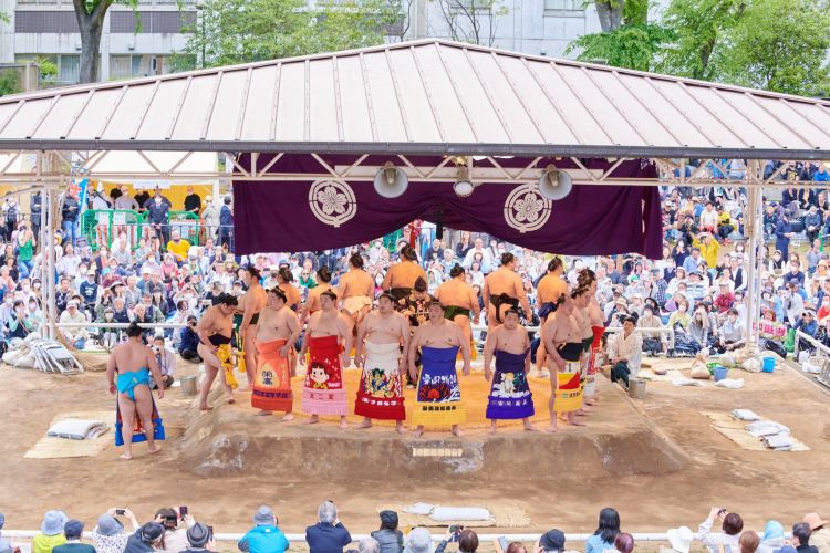 Turnamen Sumo di Kuil Yasukuni