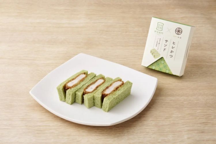 Sandwich matcha unik dari Maisen yang bisa didapatkan di Kyoto. Sandwich matcha unik dari Maisen yang bisa didapatkan di Kyoto.
