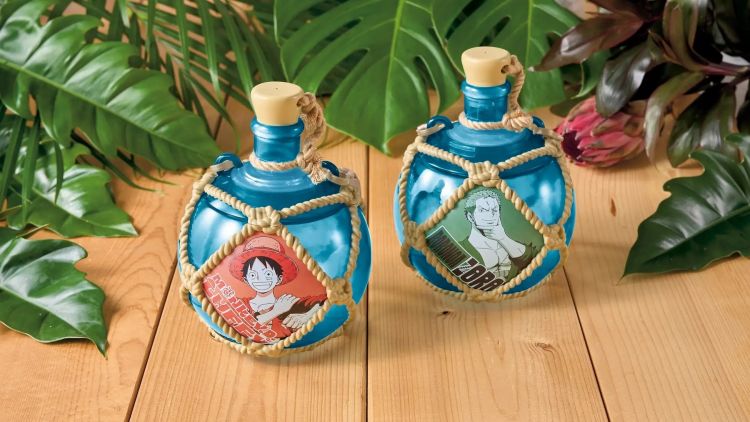 Floating ball drink bottle with soft drink (Luffy/Zoro)