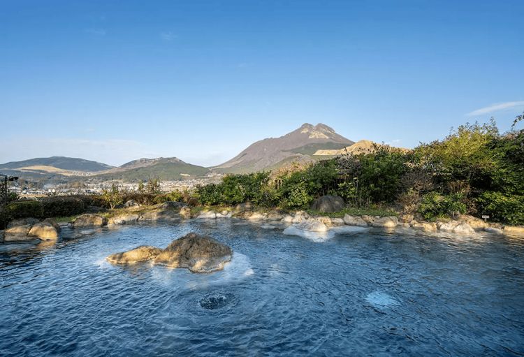 Yufuin Onsen kota pemandian air panas di jepang