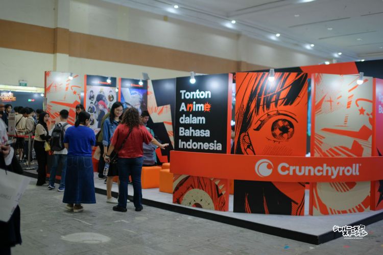 Booth Crunchyroll hadir menyambut pengunjung di dekat pintu masuk Booth Crunchyroll hadir menyambut pengunjung di dekat pintu masuk