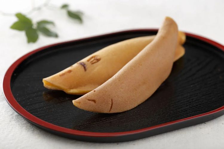 Ayugashi, kue berbentuk ikan ayu (eats.jp) Ayugashi, kue berbentuk ikan ayu (eats.jp)