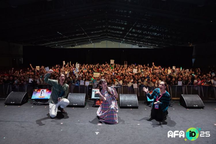 Sesi foto bersama Sumire Uesaka dan para penggemarnya di AFAID 2025 Sesi foto bersama Sumire Uesaka dan para penggemarnya di AFAID 2025