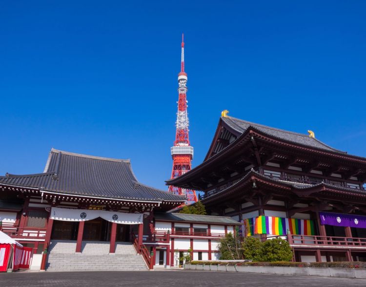 Kuil Zojoji dengan latar belakang Tokyo Tower (Go Tokyo) Kuil Zojoji dengan latar belakang Tokyo Tower (Go Tokyo)