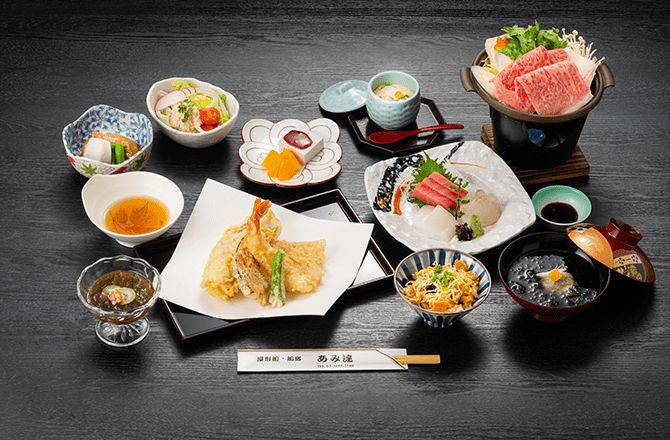 Hidangan yang disajikan di Tokyo Dinner Cruise Hidangan yang disajikan di Tokyo Dinner Cruise