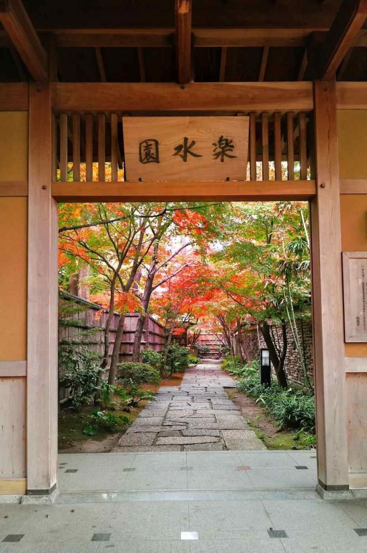 Rakusuien Garden 7 Destinasi Musim Gugur di Fukuoka yang Wajib Dikunjungi!