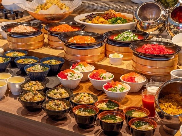 Hidangan prasmanan di rooftop Sapporo Hotel by Granbell