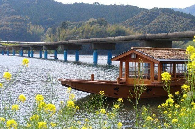 Coba Pengalaman Menyusuri Sungai Shimanto Jepang dengan Perahu Tradisional