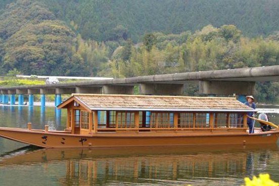Coba Pengalaman Menyusuri Sungai Shimanto Jepang dengan Perahu Tradisional