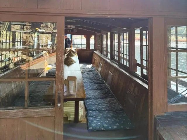 Coba Pengalaman Menyusuri Sungai Shimanto Jepang dengan Perahu Tradisional