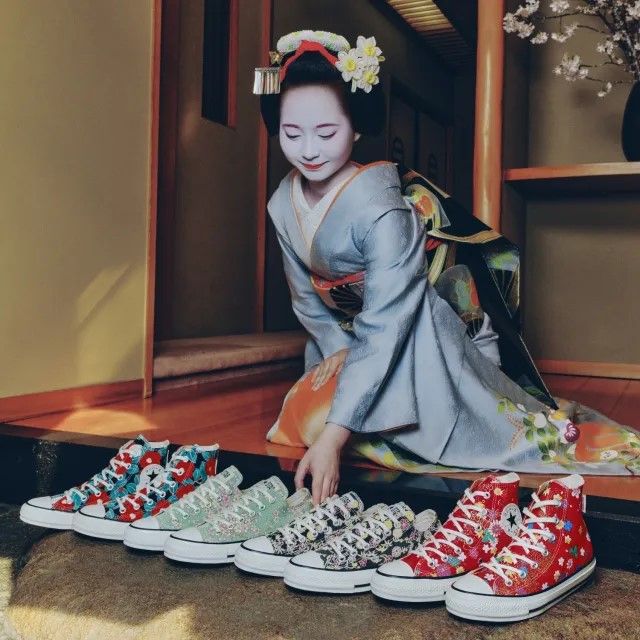 Converse Terbaru Ini Pakai Kain Kimono Asli untuk Bahannya